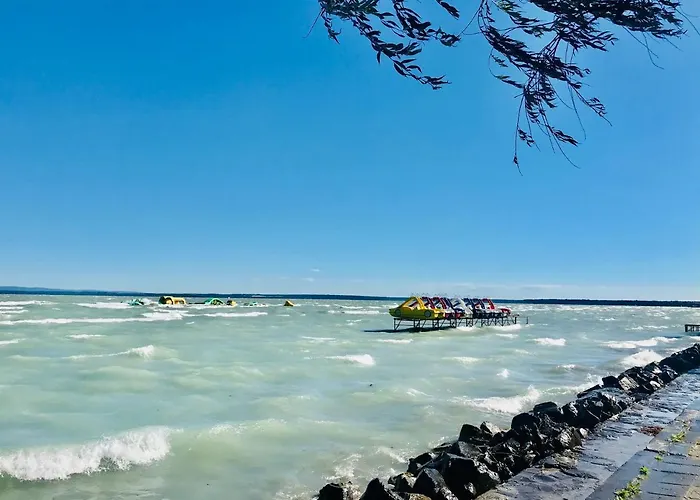 Balaton Beachside N1 דירה