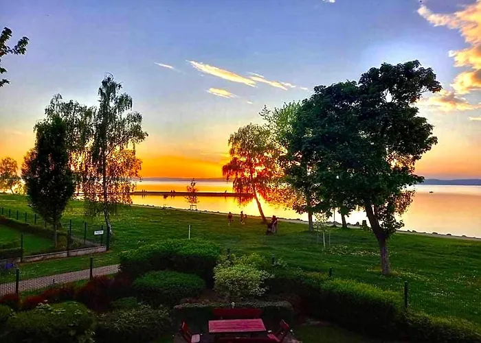 Balaton Beachside N1