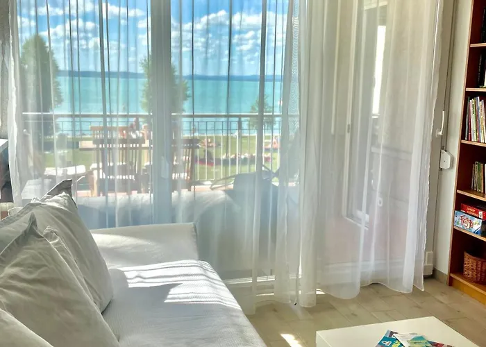 Balaton Beachside N1 דירה שיופוק